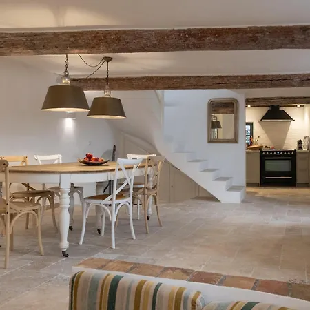 Дом отдыха Maison La Tropezienne ... New • Fabulous 5* Luxe & Terrasse • 6p. Old Town *